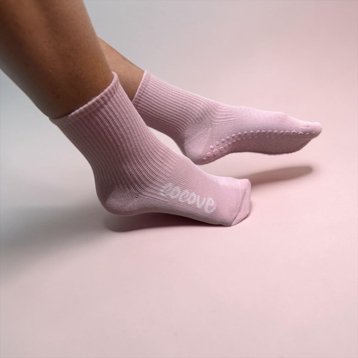 Cocove Pilates grip socks in Ivory